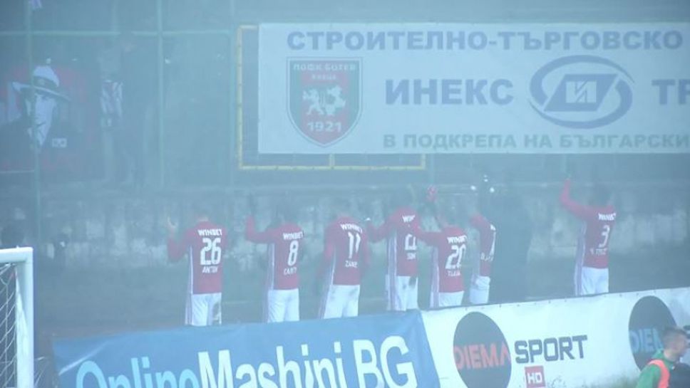 "Армейците" обраха овациите след мача във Враца