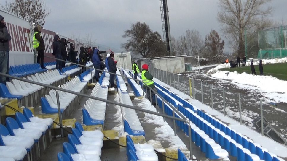 Малцина фенове подкепят Лудогорец на стадиона в Драгалевци