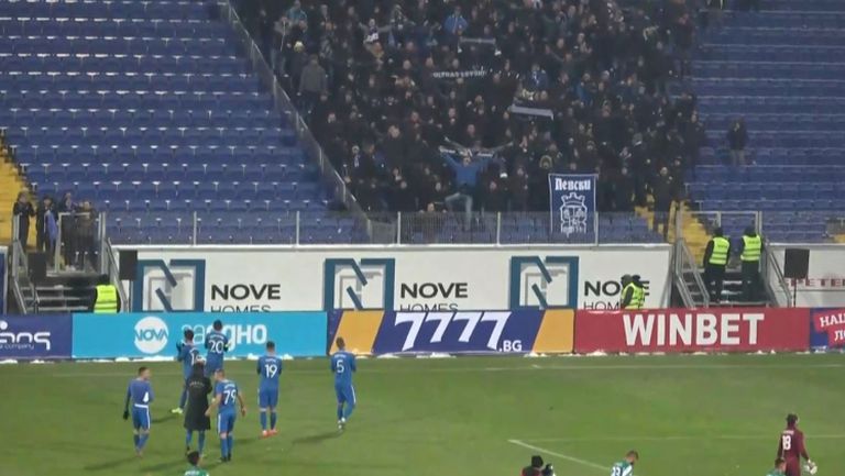 Радост за "сините" футболисти и фенове след победата над Черно море
