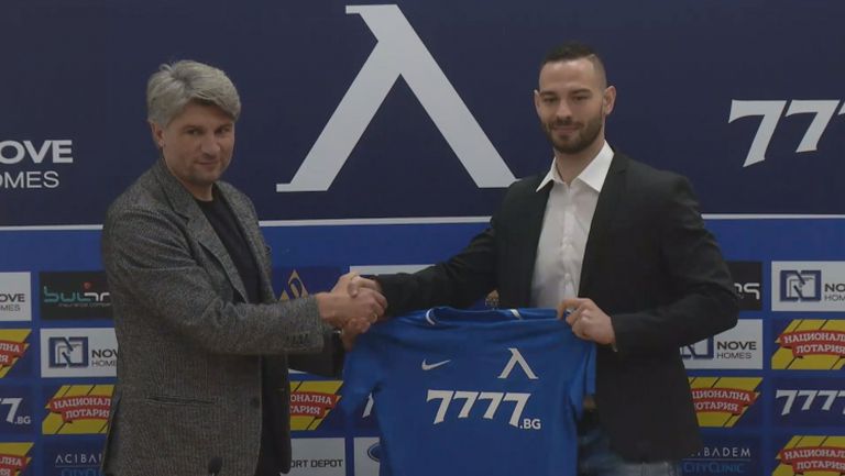 Левски представи Симеон Славчев