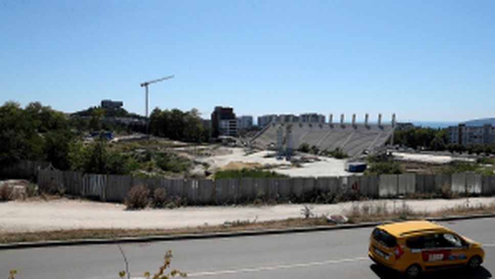 Продължават ремонтните дейности на стадионите във Варна