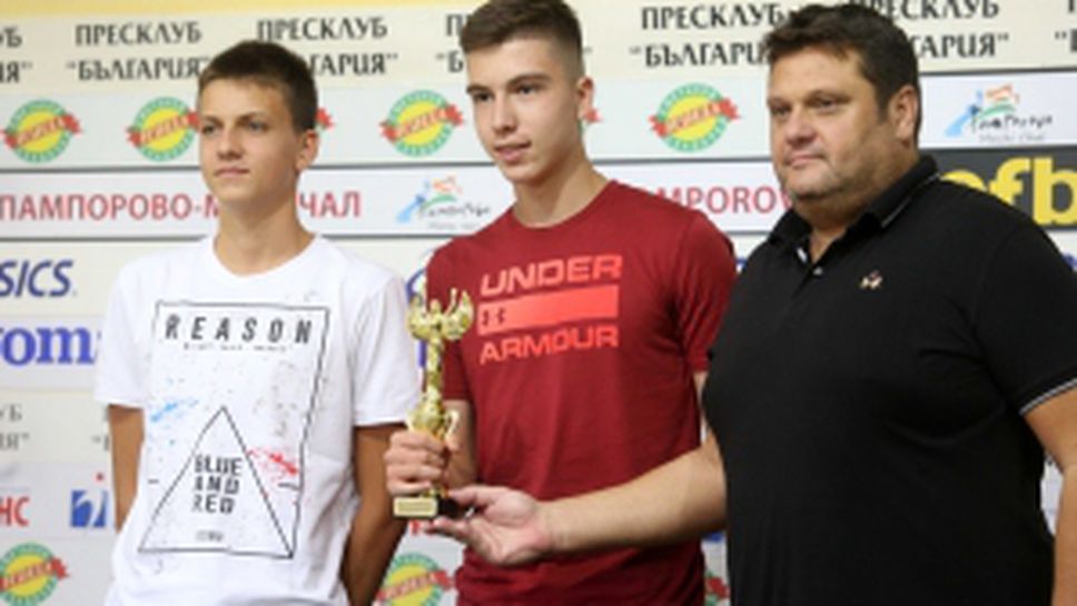 България  и Мартин Стоев отбор и треньор на месец август