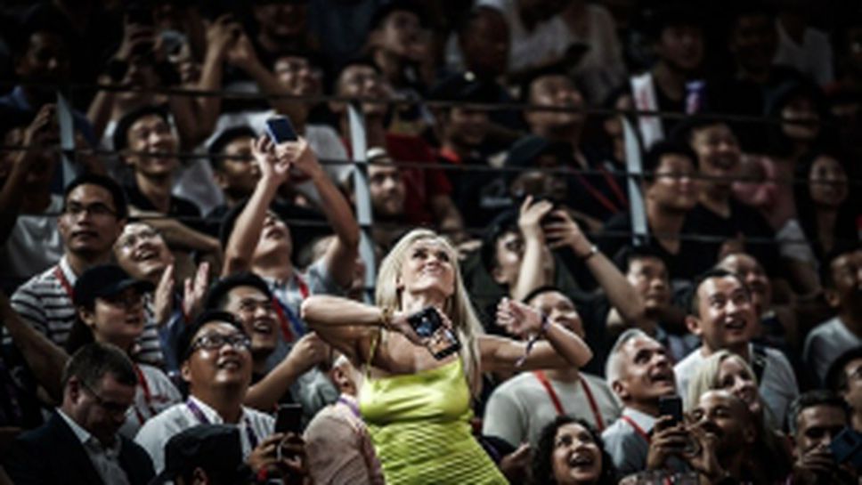 Секси бразилка накара коментатор да онемее