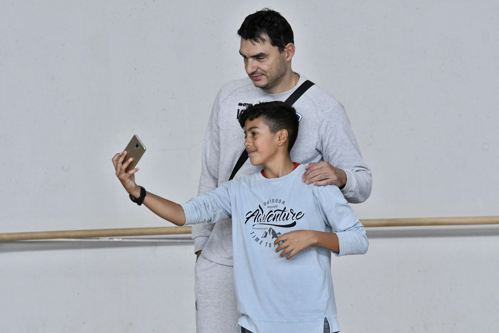 Владо Николов, Андрей Жеков и Цецо Соколов играха с деца в "Арена Армеец"