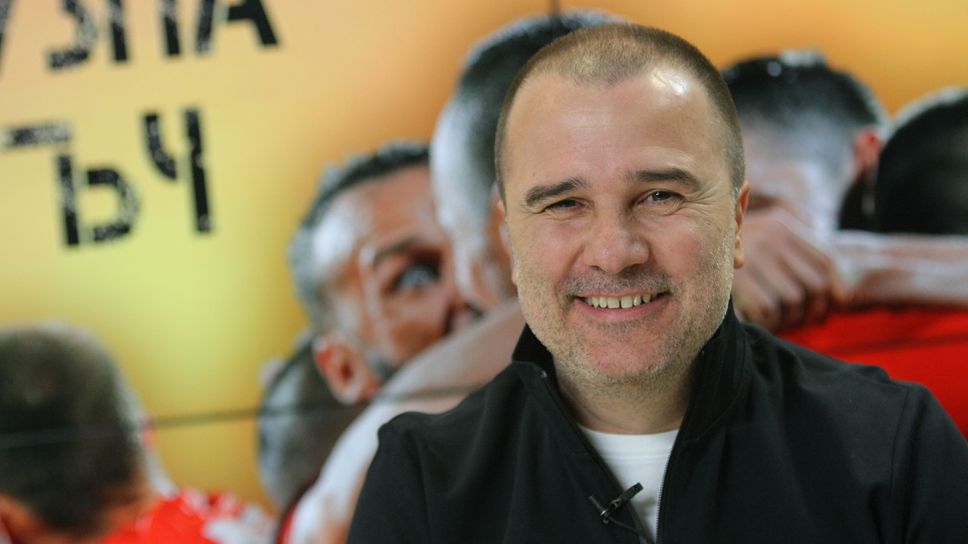 Цветомир Найденов се пошегува с Гребенчарски, но реферът няма вина