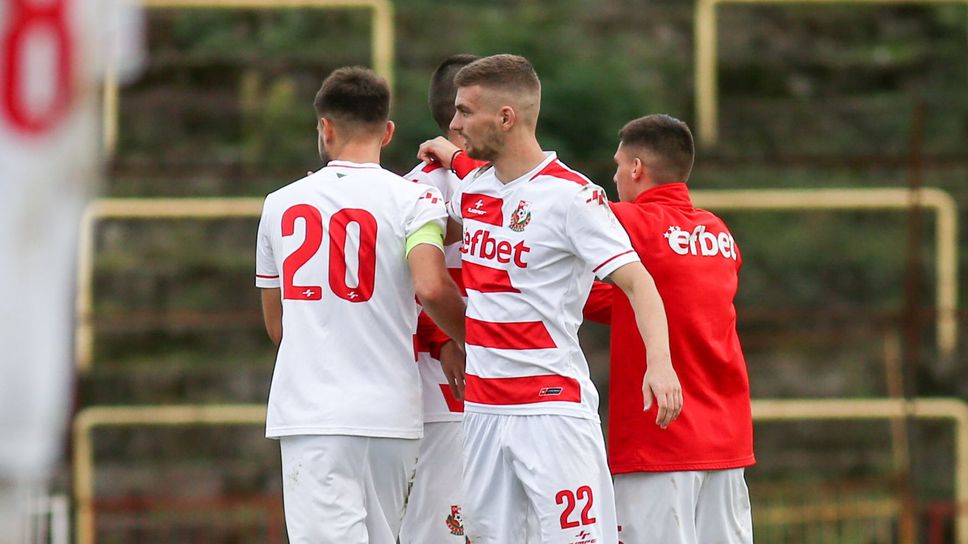 Капитанът на БеласицаВалентин Костов премина през неизбежна операция на десния