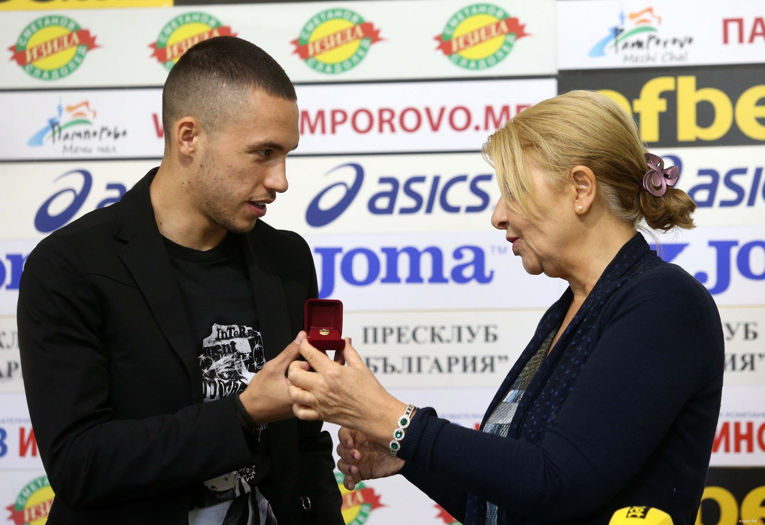 Станислав Иванов е футболист №1 на месец септември