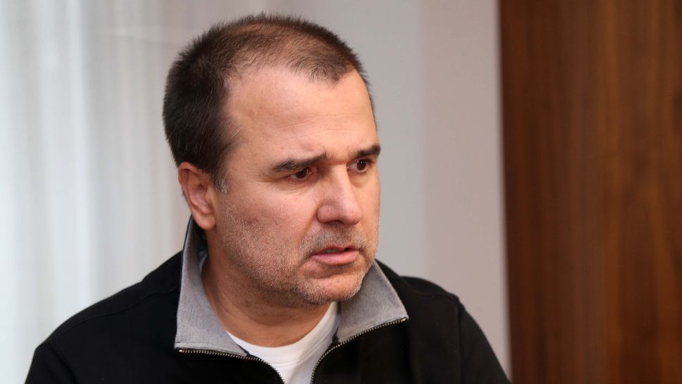 Цветомир Найденов се хвана за картоните и извади "лека статистика"