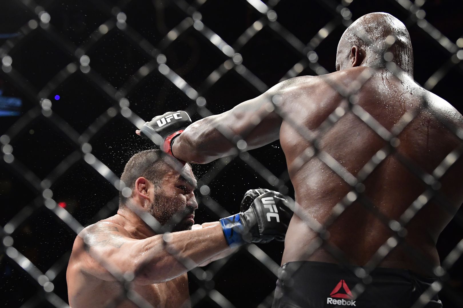 Противоречива загуба с 1-2 съдийски гласа за Благой Иванов на UFC 244