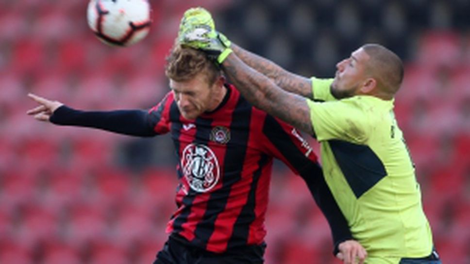 Локомотив (София) - Кариана