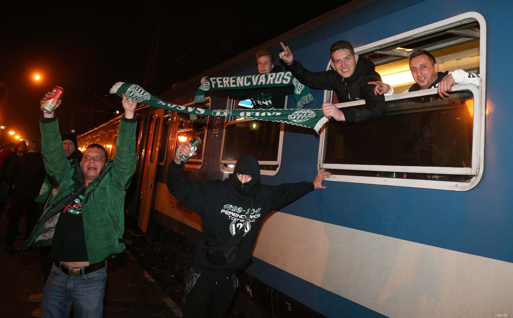 Феновете на Ференцварош дойдоха в Разград с влак