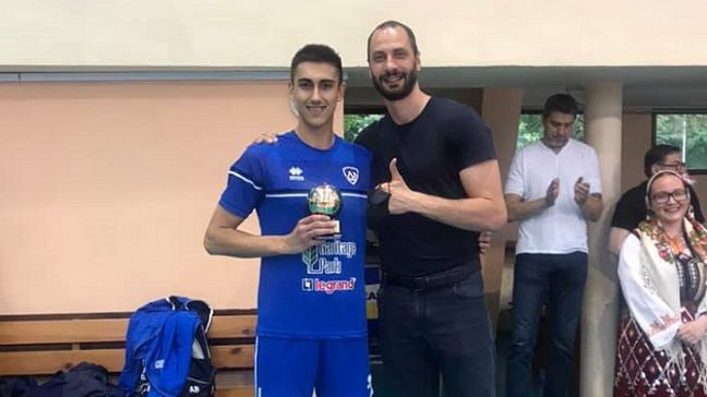 Венислав Антов e MVP на финалите за кадети в Разлог! Матей Казийски го награди  🏐🇧🇬
