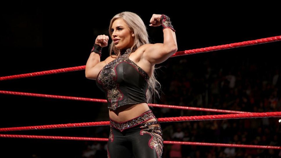 Боец награби Дейна Брук