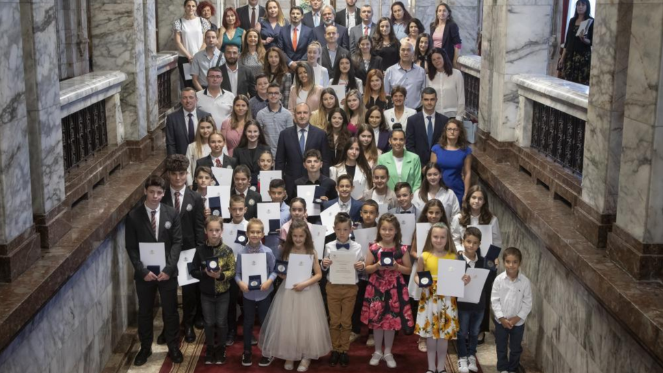 Румен Радев отличи участници в инициативата "Спортувай с президента"