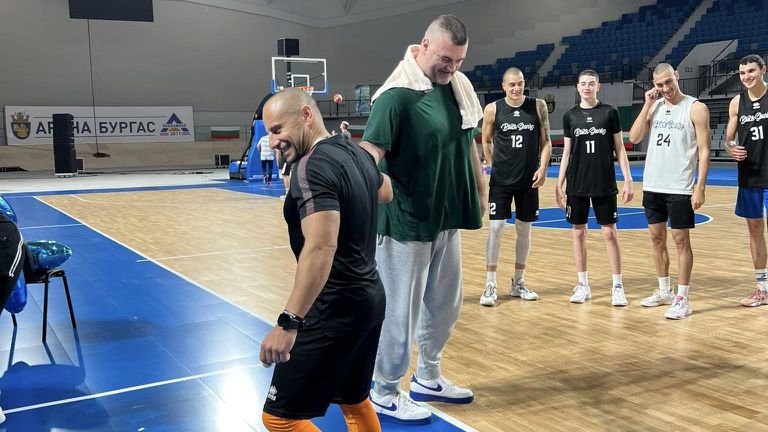 Отборът на Черноморец губи с 0 2 във финалната серия за
