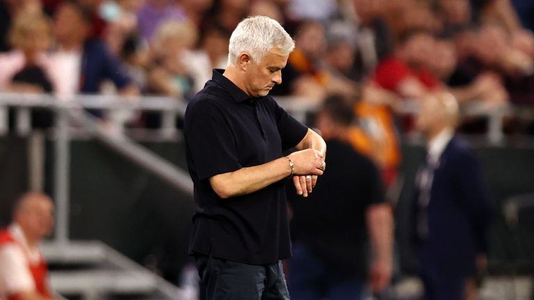 Треньорът на Рома Жозе Моуриньо прие загубата от Севиля на