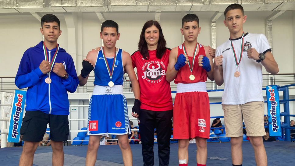 Млади боксьори стъпиха в тежки битки за медали от Държавния шампионат