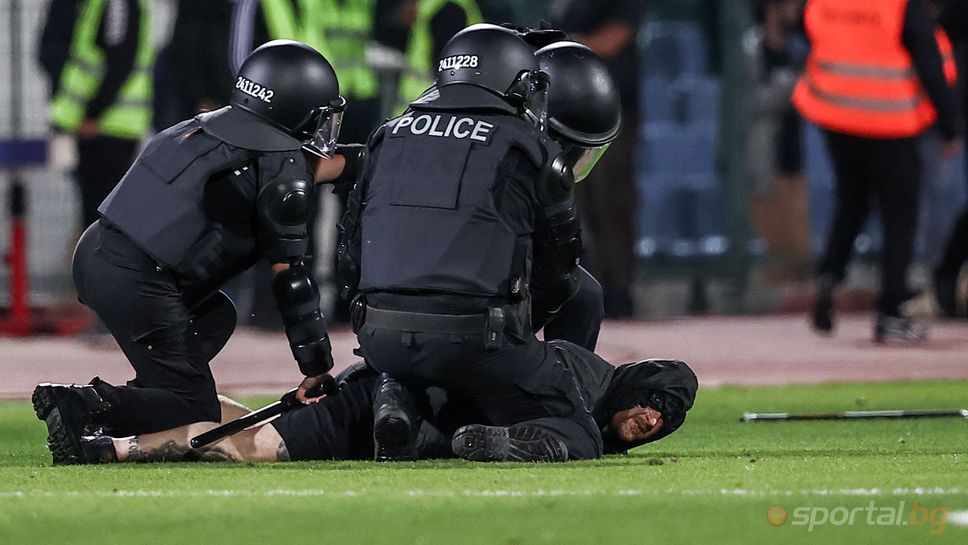 Трима полицаи са пострадали по време на мача на стадион "Васил Левски" вчера, съобщи Калин Стоянов