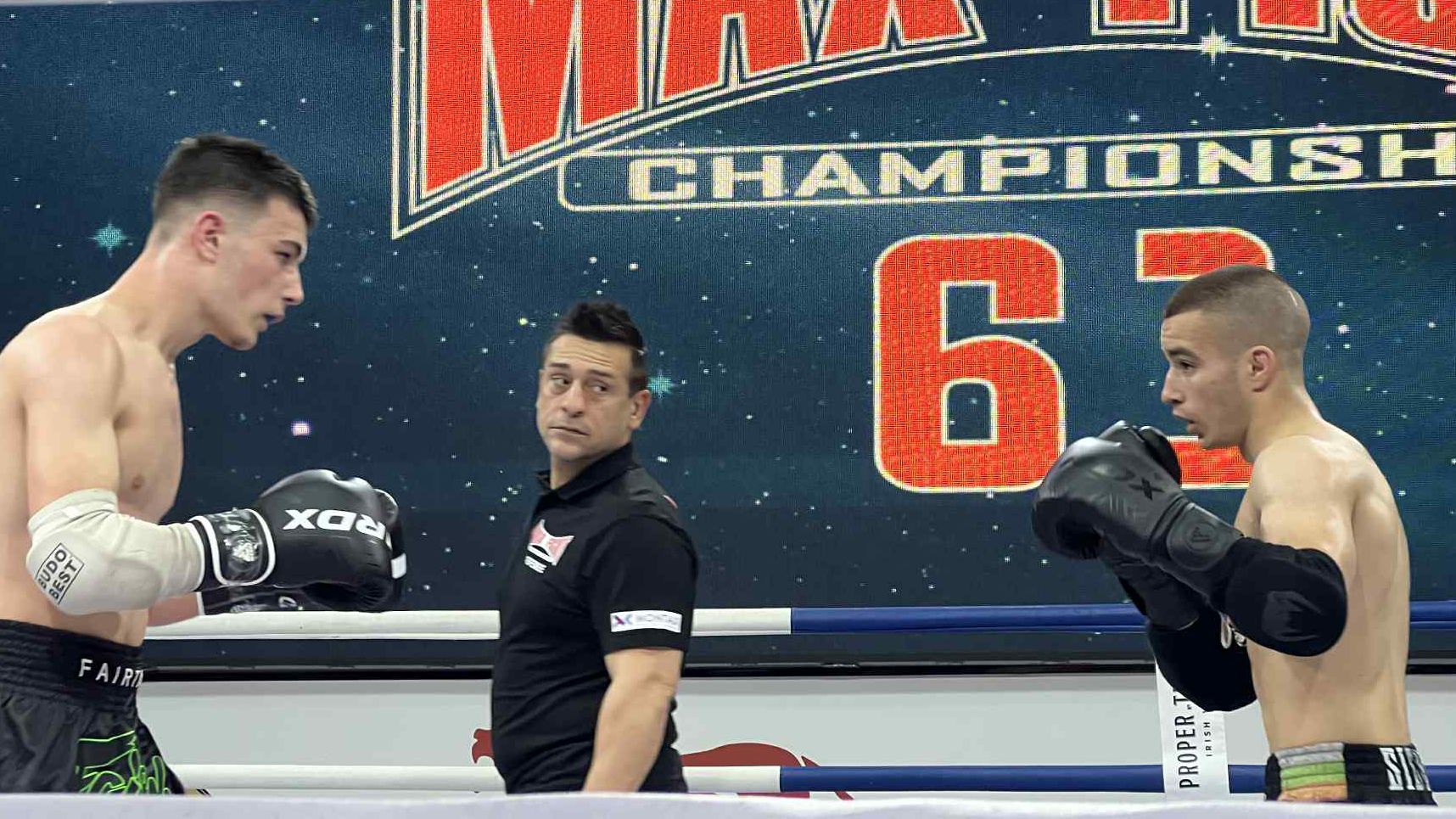 Христослав Христов и Виктор Димитров откриха Max Fight 61 със сърцата битка