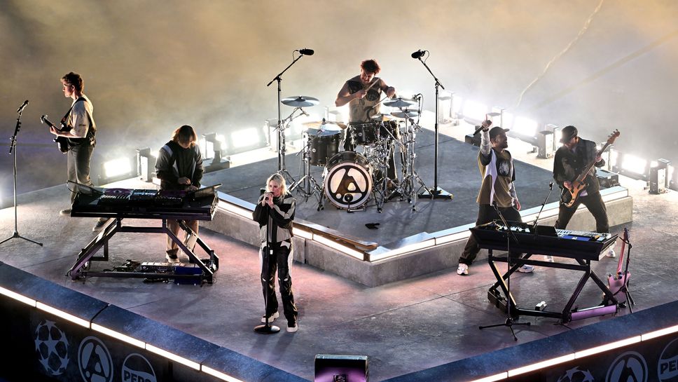 Linkin Park разтърсиха "Алианц Арена" преди финала