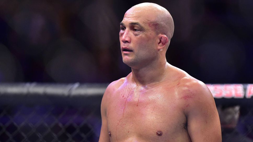 Издадена е заповед за арест на бивша звезда на UFC