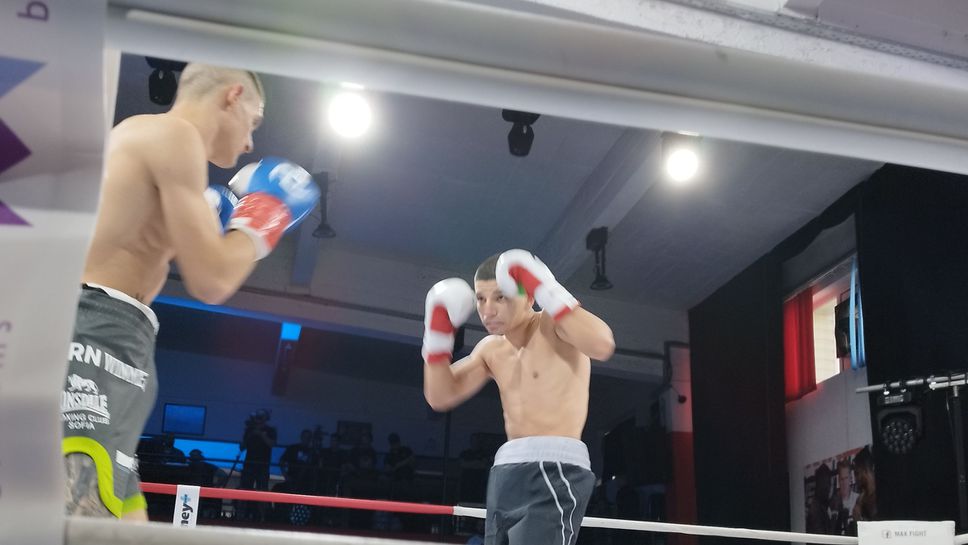 Димо Тониев надделя над Стефан Иванов в боксова среща от