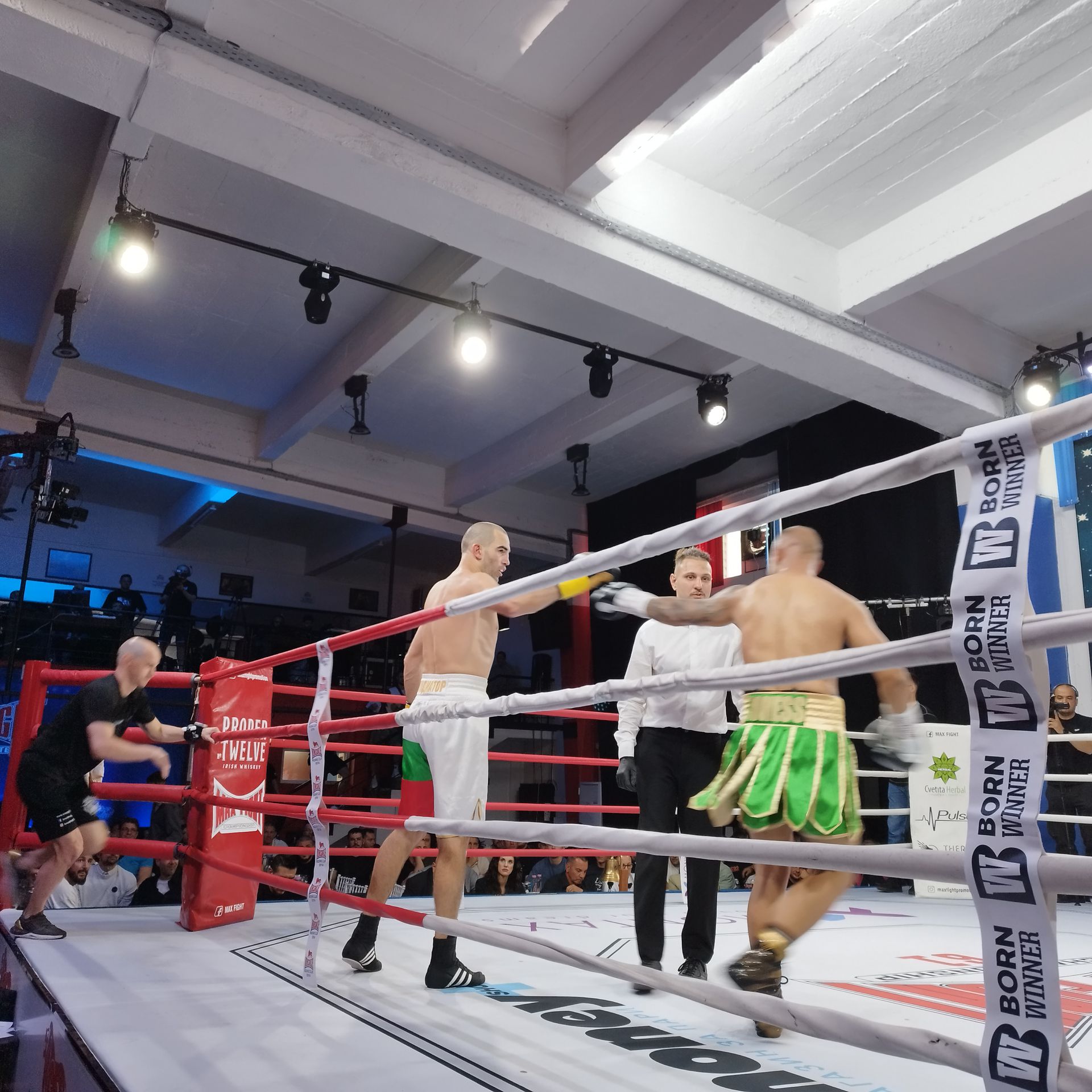 Марио Вергиев сломи Богдан Стоилов на Маx Fight 61