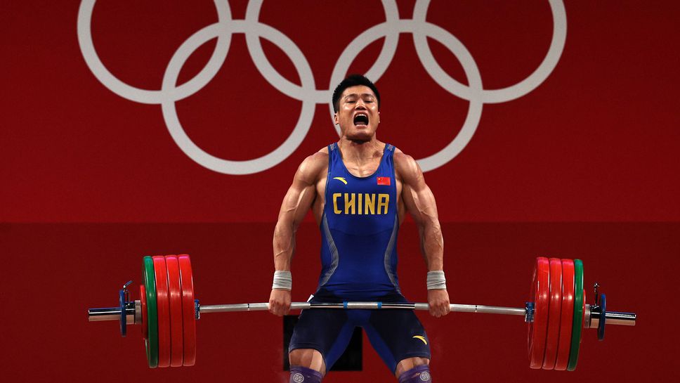 Китаец с три олимпийски рекорда в категория до 81 кг в щангите