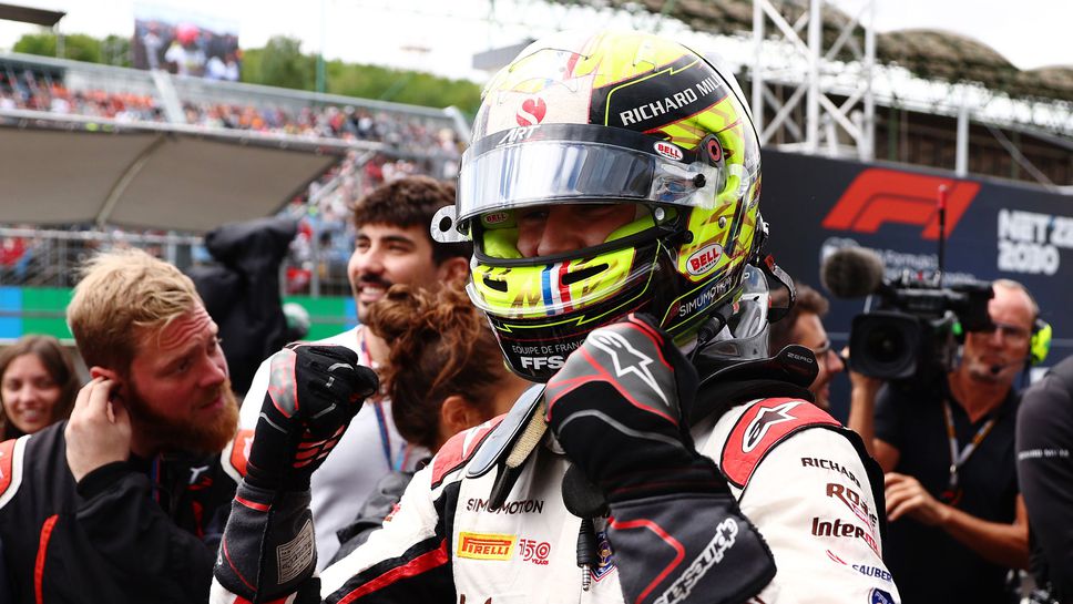 Поучер завърза битката за титлата във Формула 2 с прекрасна победа в Унгария