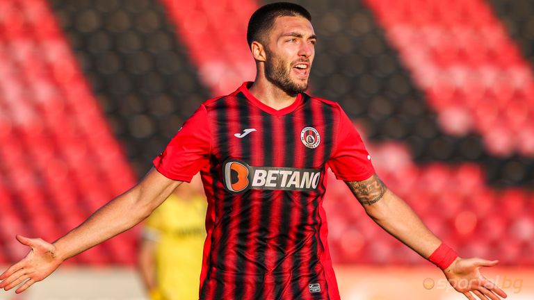 Румънският Университатя Крайова е набелязал нападателят на Локо София Димитър Митков