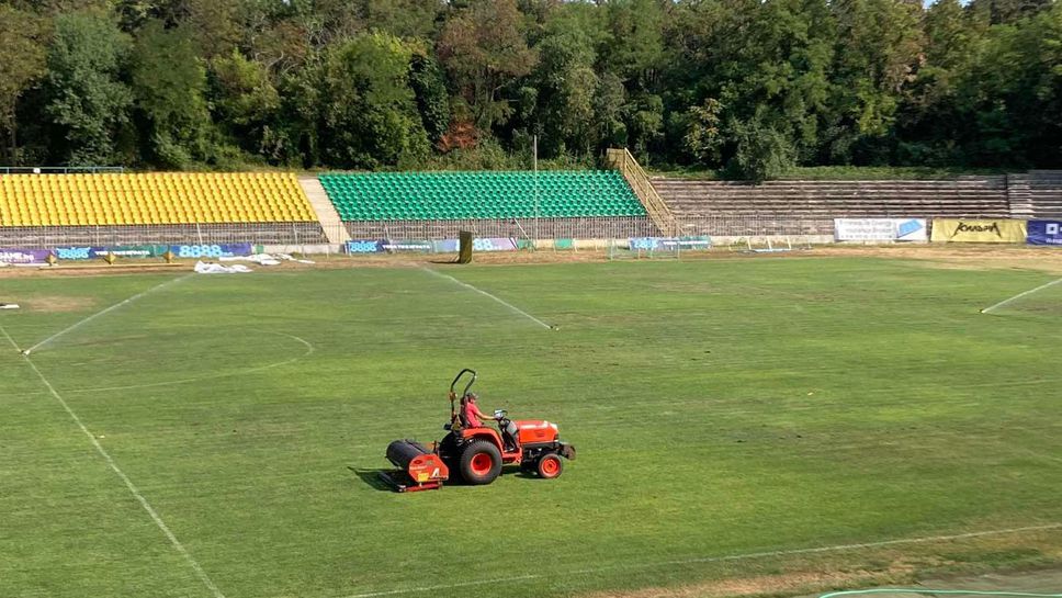 Стадион "Дружба" в Добрич претърпя ремонт на поливната система и тревното покритие