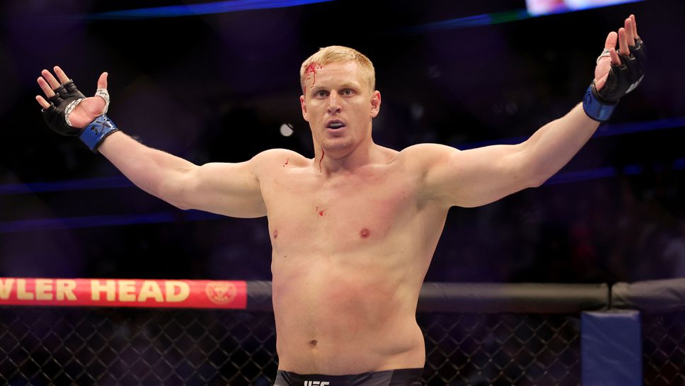 Сергей Павлович нокаутира Дерик Люис за 55 секунди