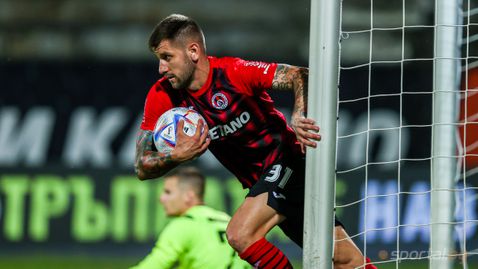 Локо (София) преподписа с един от лидерите си