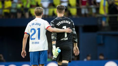 Де Йонг: Подкрепям Тер Стеген, той е капитанът на Барселона