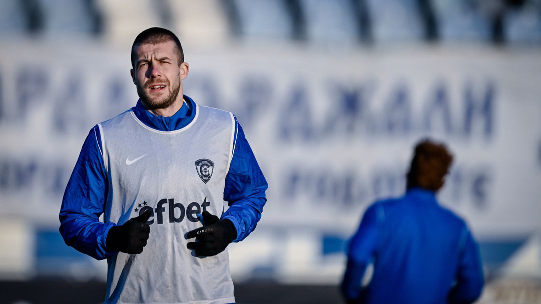 Важни играчи и мощна публика ще помагат на "соколите"