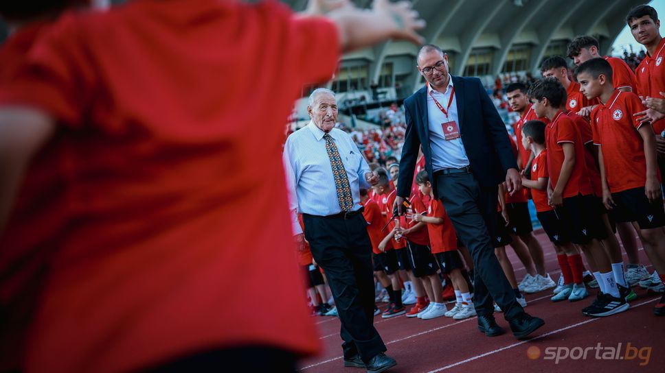 Организираните привърженици на ЦСКА от сектор Г излязоха с емоционална