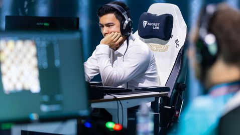 Грешка с мишката на стойност 20 000 долара на Световното по eSports