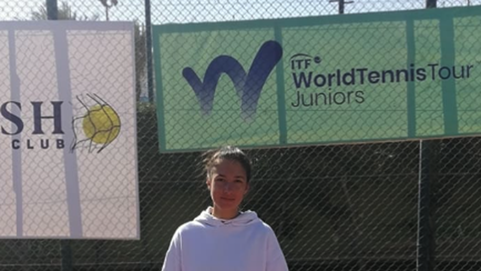 Виктория Лазарова достигна до първия си полуфинал на двойки при