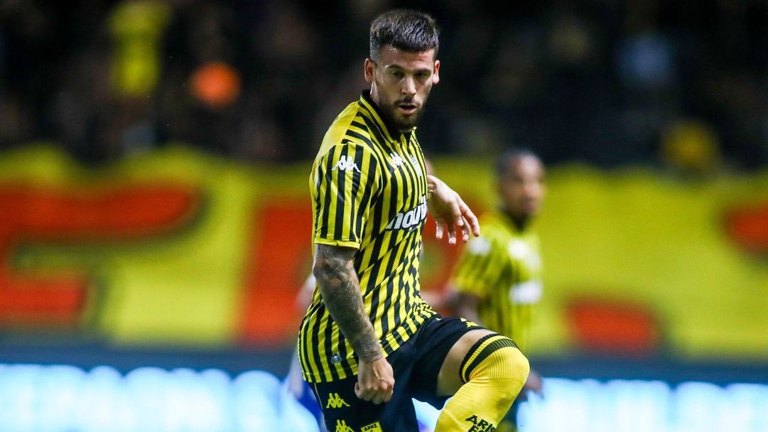 Бивш футболист на Барселона е приет в болница, след като куче ухапа гениталиите му