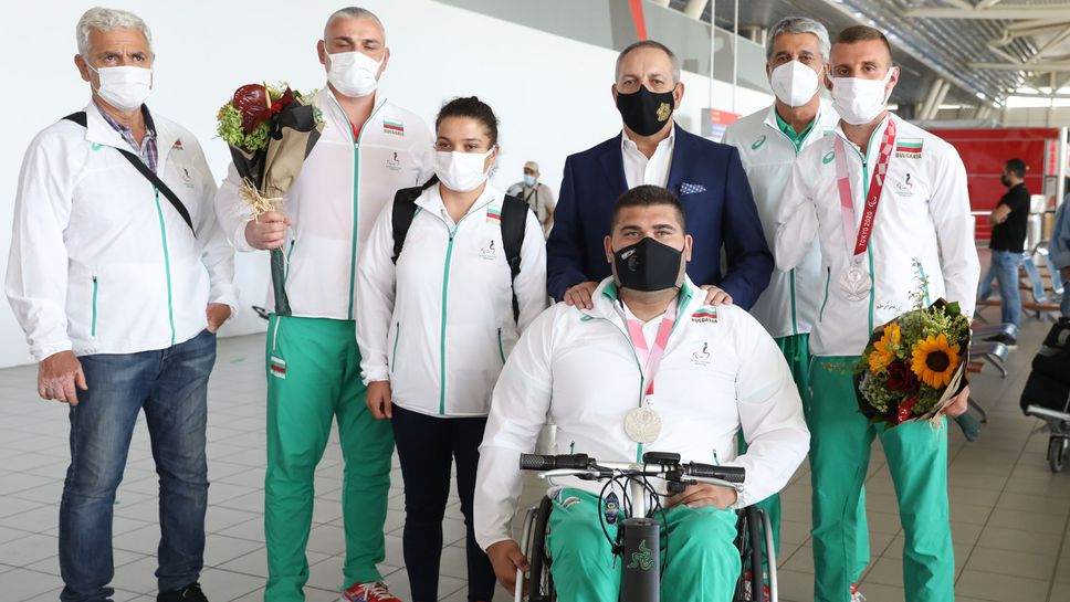 Медалистите от Параолимпиадата се завърнаха в България