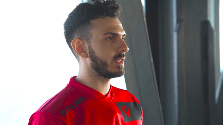 От VALORANT организацията Sentinels посрещнаха стриймъра Тарик tarik Челик Геймърът