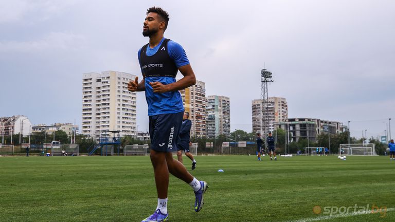 Бранителят на Левски Ноа Сонко Сундберг поднови тренировки с тима