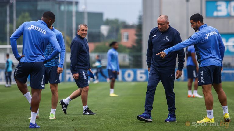 Двама от титулярите на Левски тренираха вчера индивидуално Става дума