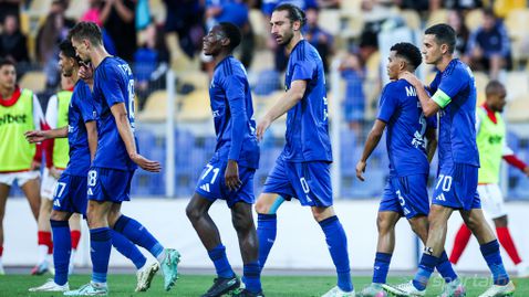 Левски потрепери, но пребори ЦСКА 1948 и отново е на върха