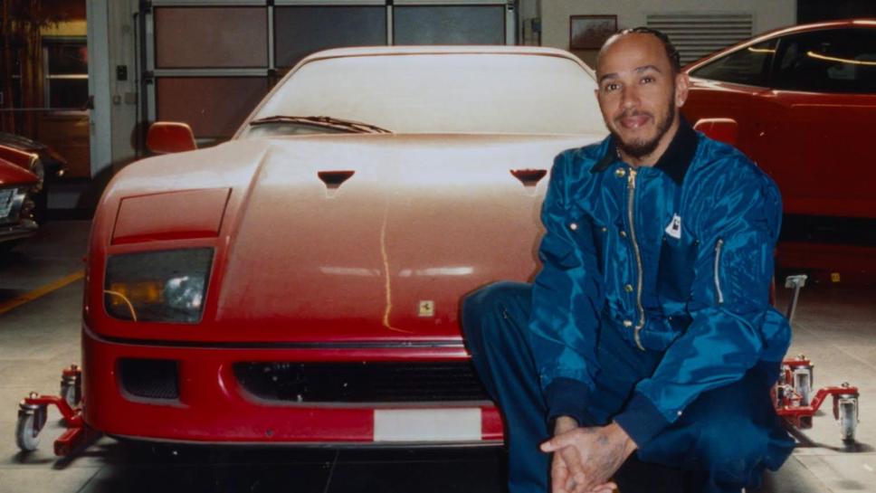 Люис Хамилтън се похвали с Ферари F40