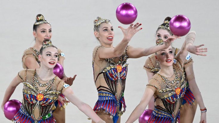 Русия и Италия спечелиха златните медали на финалите на отделните уреди при ансамблите на СП