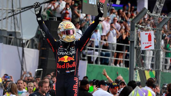 Бърни: Надявам се Макс да задмине Люис и Михаел