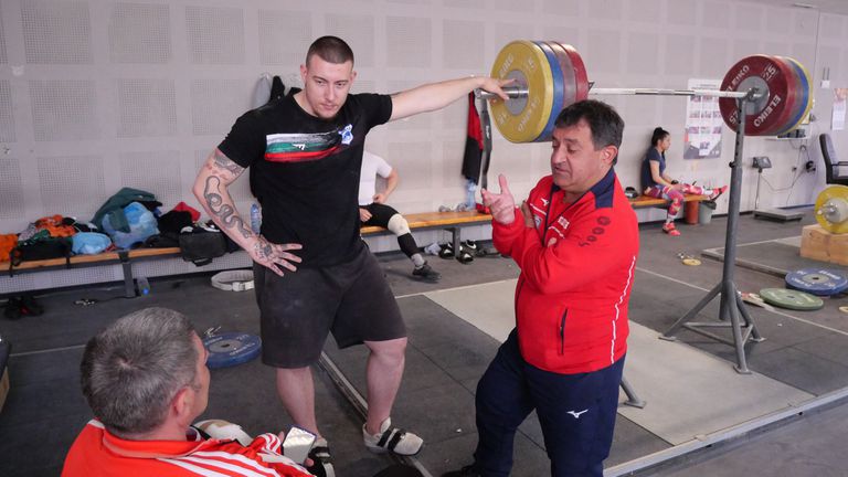 Заплатите на щангисти и треньорите в националния отбор бяха преведени