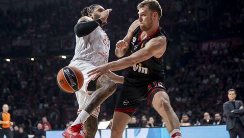 Везенков и Олимпиакос спечелиха с огромни усилия дербито с Апоел