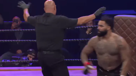 Олимпийският шампион Гейбъл Стивсън нокаутира съперник за 15 секунди